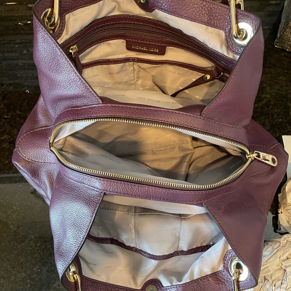 Michael Kors Leather Shoulder Bag in Burgundy with Gold Hardware - Picture 5 of 10